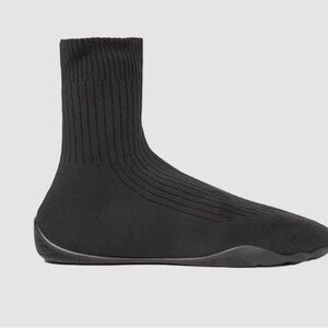 Yeezy Black Pods